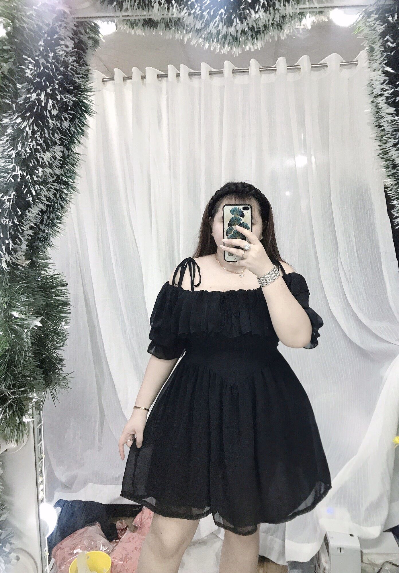 Đầm trễ vai bèo phom ngắn