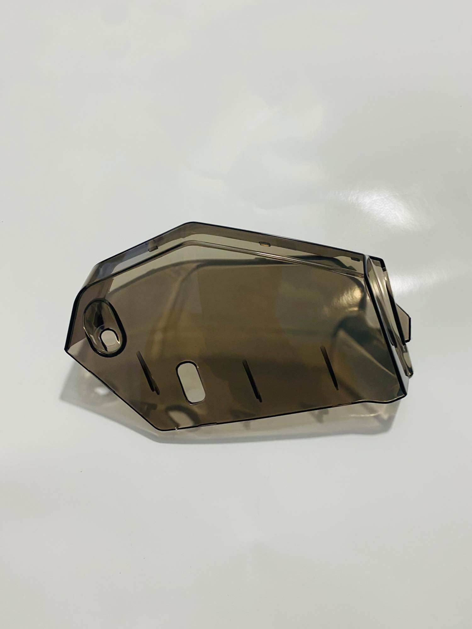 Nắp bình nước mát gắn dè con Air Blade 2013 -2021 và ab 2022-2024 có 2 màu trong và khói tem ngẫu nhiên hoặc ghi chú tem nếu thích