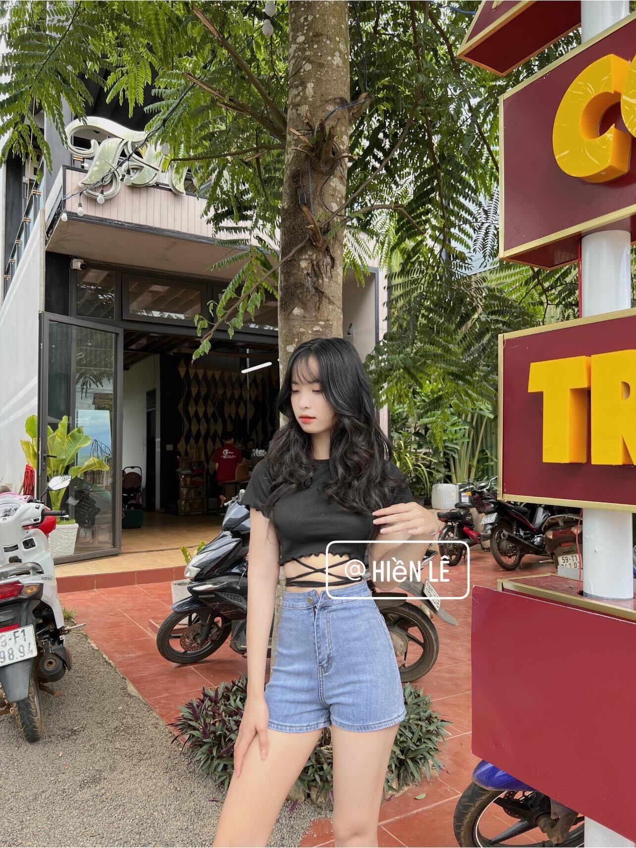Áo croptop cuốn biên đan dây bụng