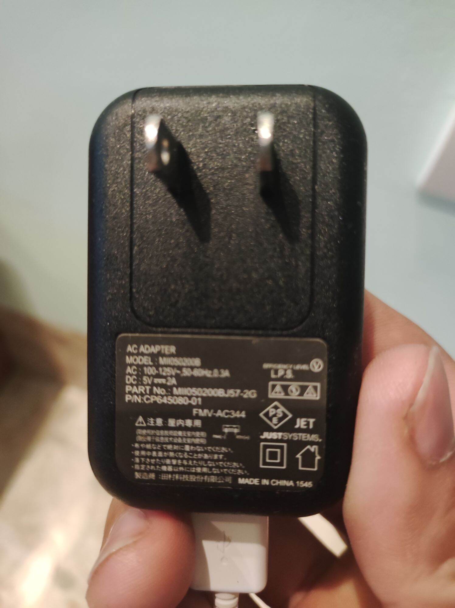 Củ xạc pin điện thoại 5v 2a chân usb SD đc cho tất cả các dây xạc thông dụng