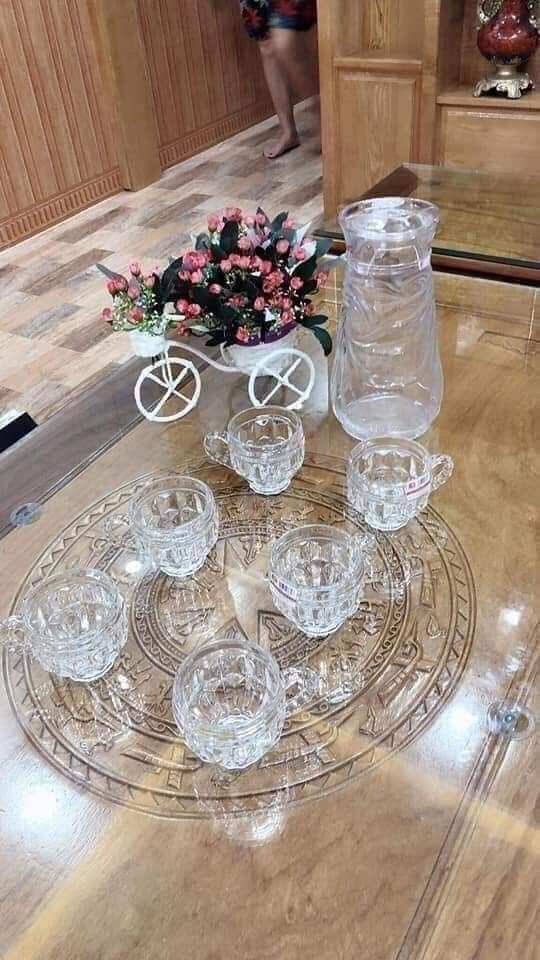 bộ một bình và 6 cốc thuỷ tinh