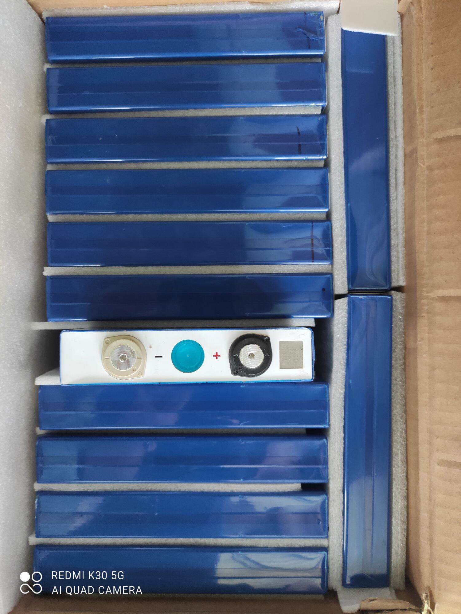 Pin lithium sắt phophate LiFePO4- 3.2v56AH mới 100% ( chính hãng EVE)