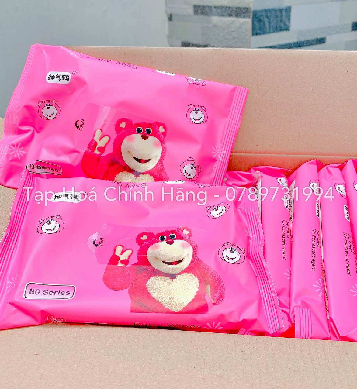 Thùng khăn giấy ướt gấu dâu Losto
