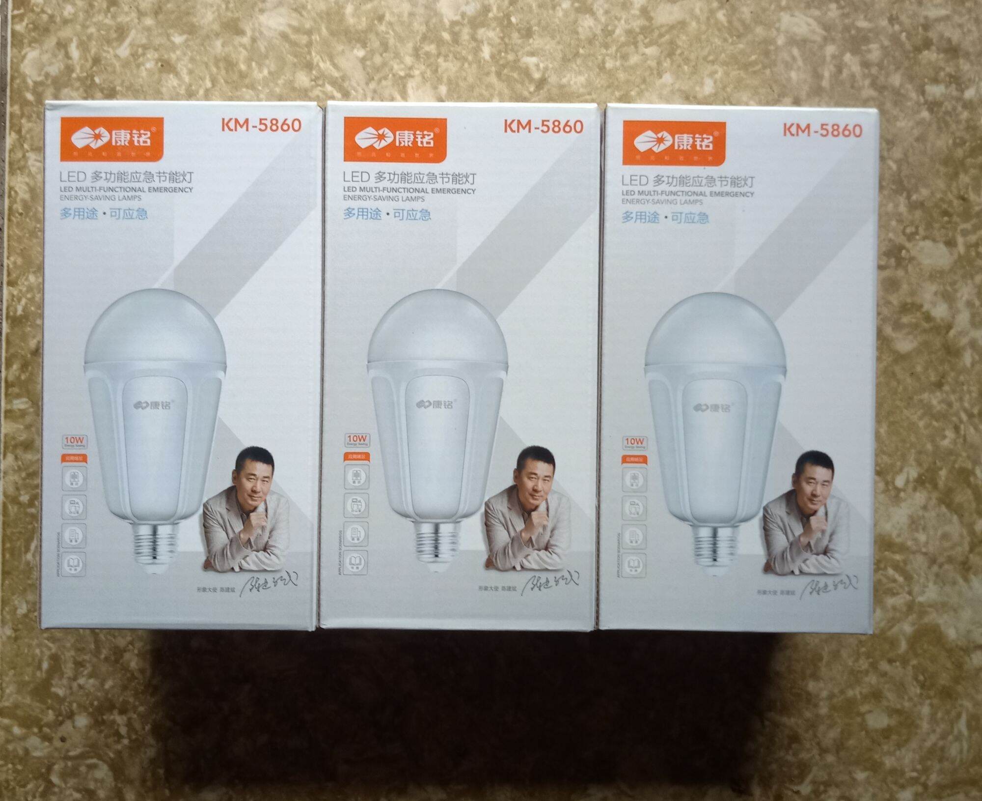 bóng đèn led tích điện đa năng , có 2 bóng