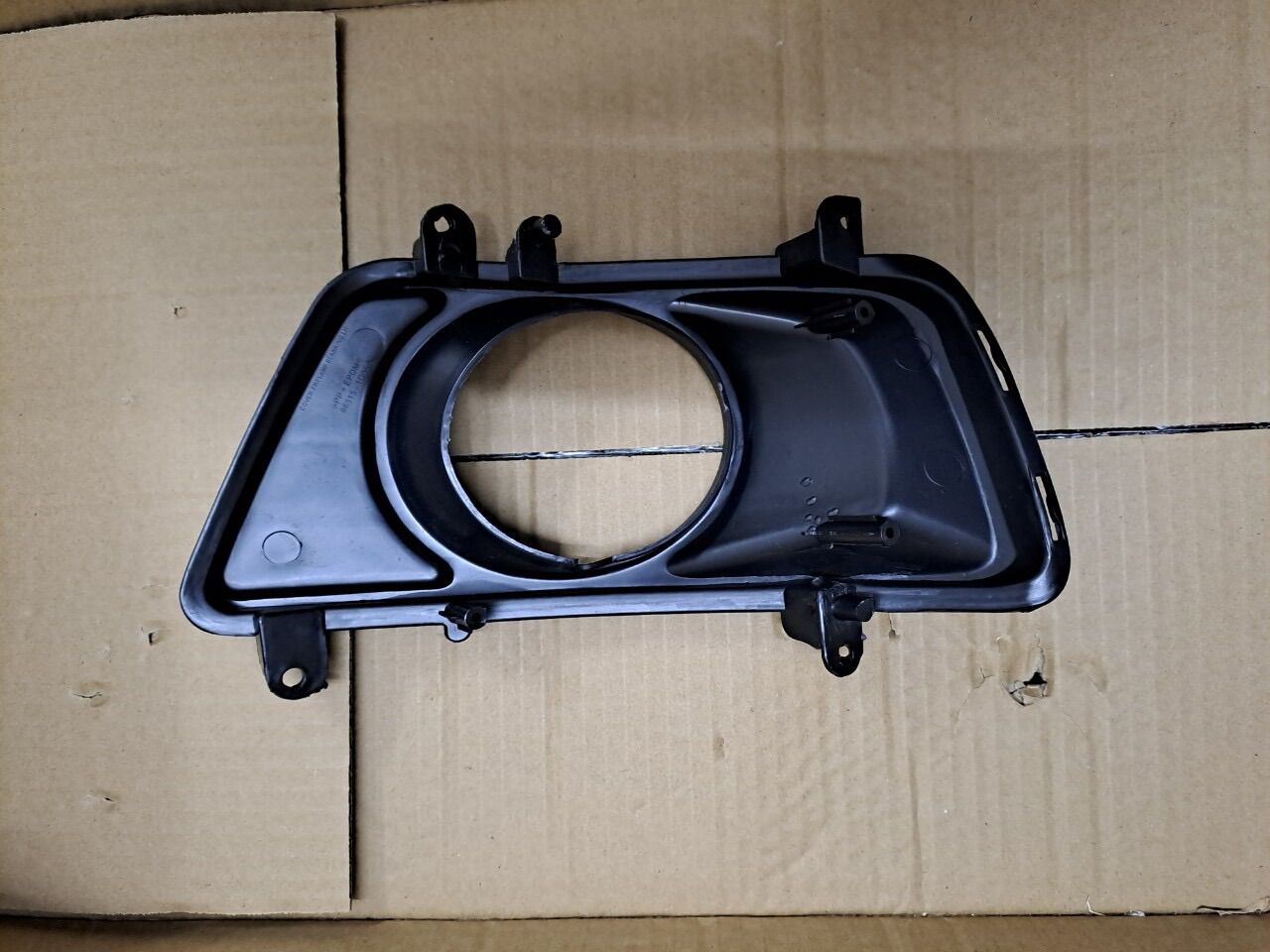 ỐP ĐÈN GẦM KIA CAREN