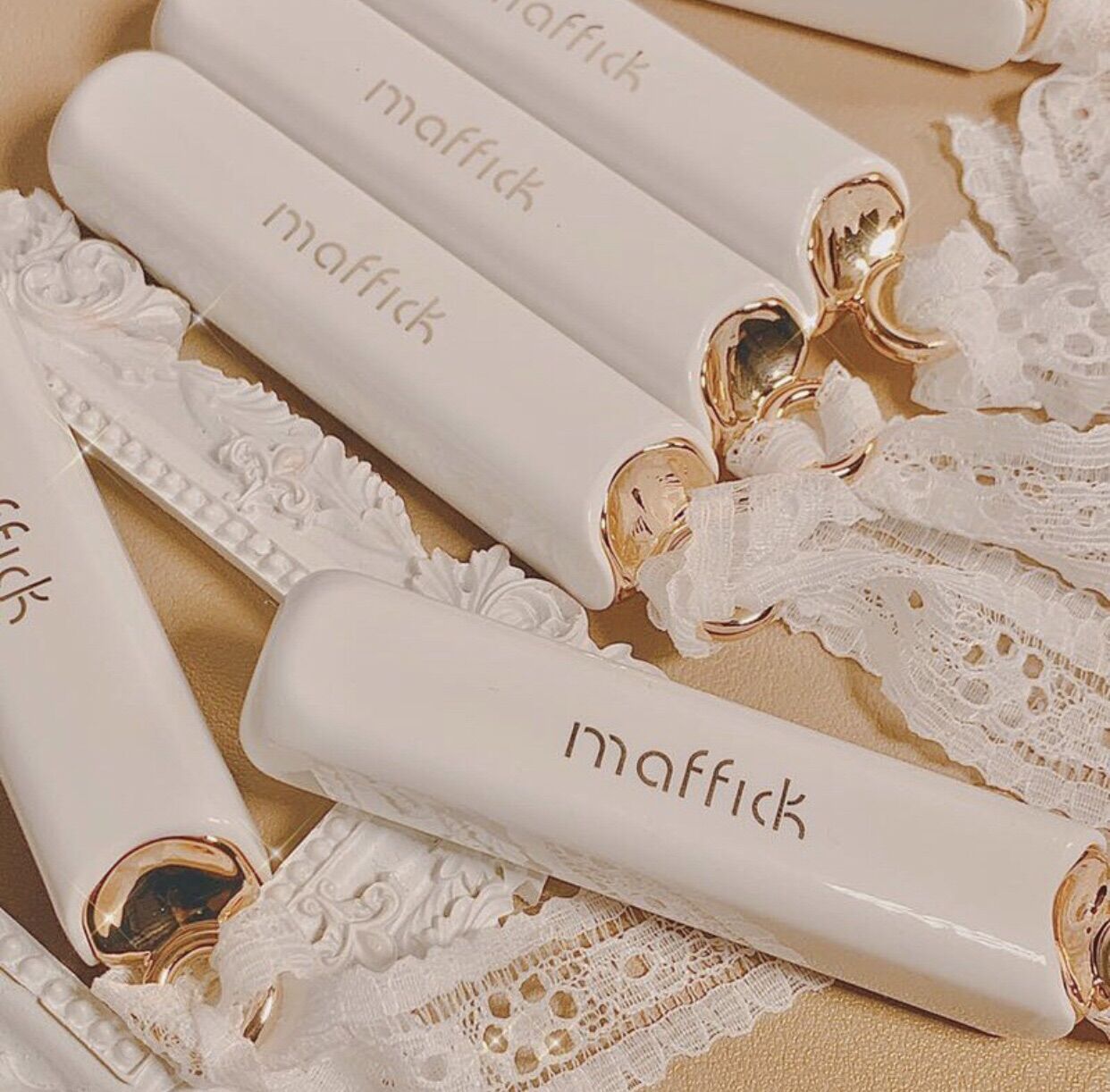Son Sáp Lì Maffick Ren Trắng Tiểu Thư Sena Beauty
