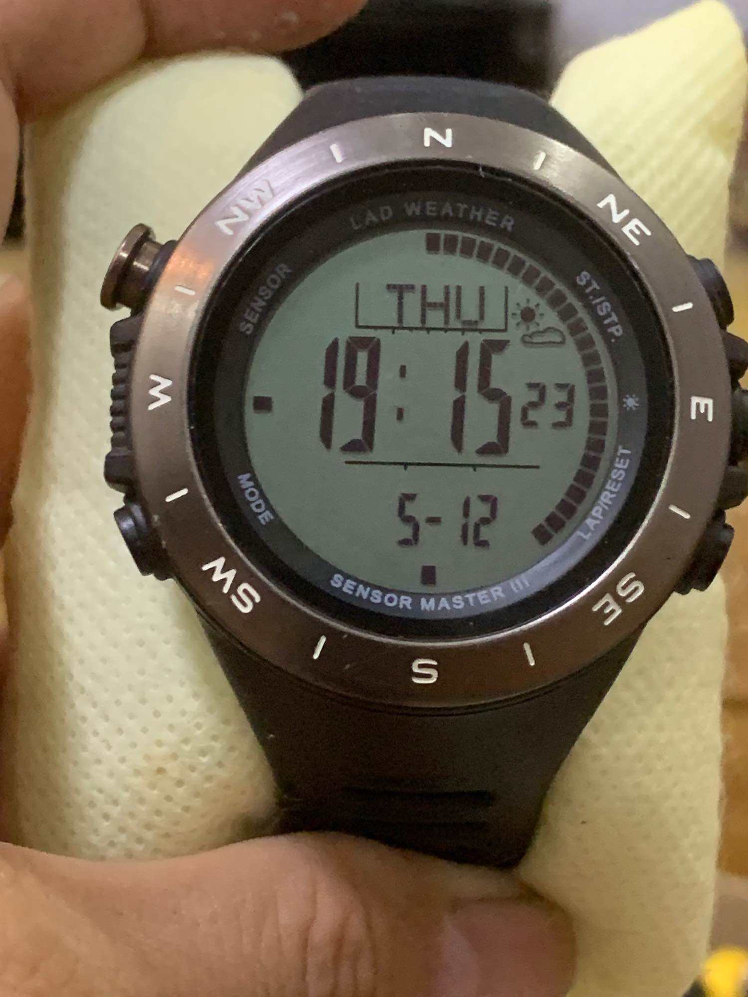 Đồng hồ nam , điện tử cao cấp LAD WEATHER, size 50mm, cảm biến Thụy sĩ, đa năng có la bàn,nhiệt độ,độ cao,Chronograph,báo thức,đèn sáng,giờ thế giới,lịch vạn niên..., dây plastic khóa zin