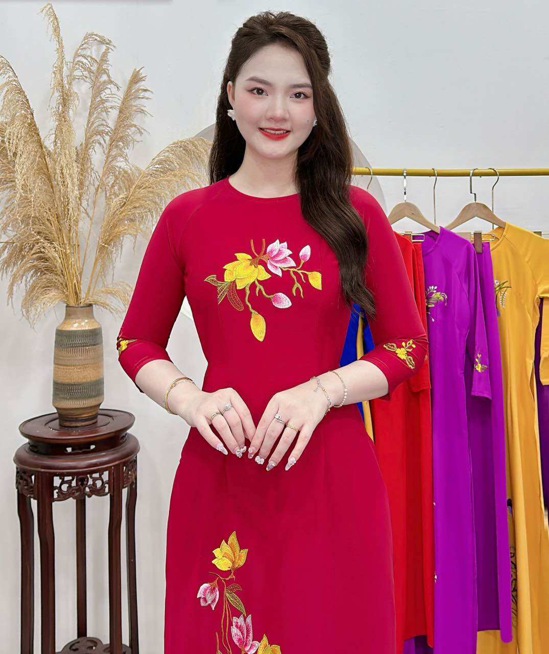 Áo Dài Đỏ ĐÔ thêu hoa dây Truyền Thống Vải Lụa mỹ