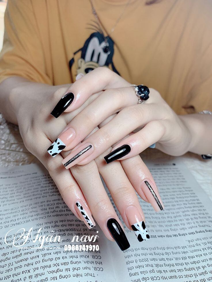 Nail box móng fen bò sữa phối đen