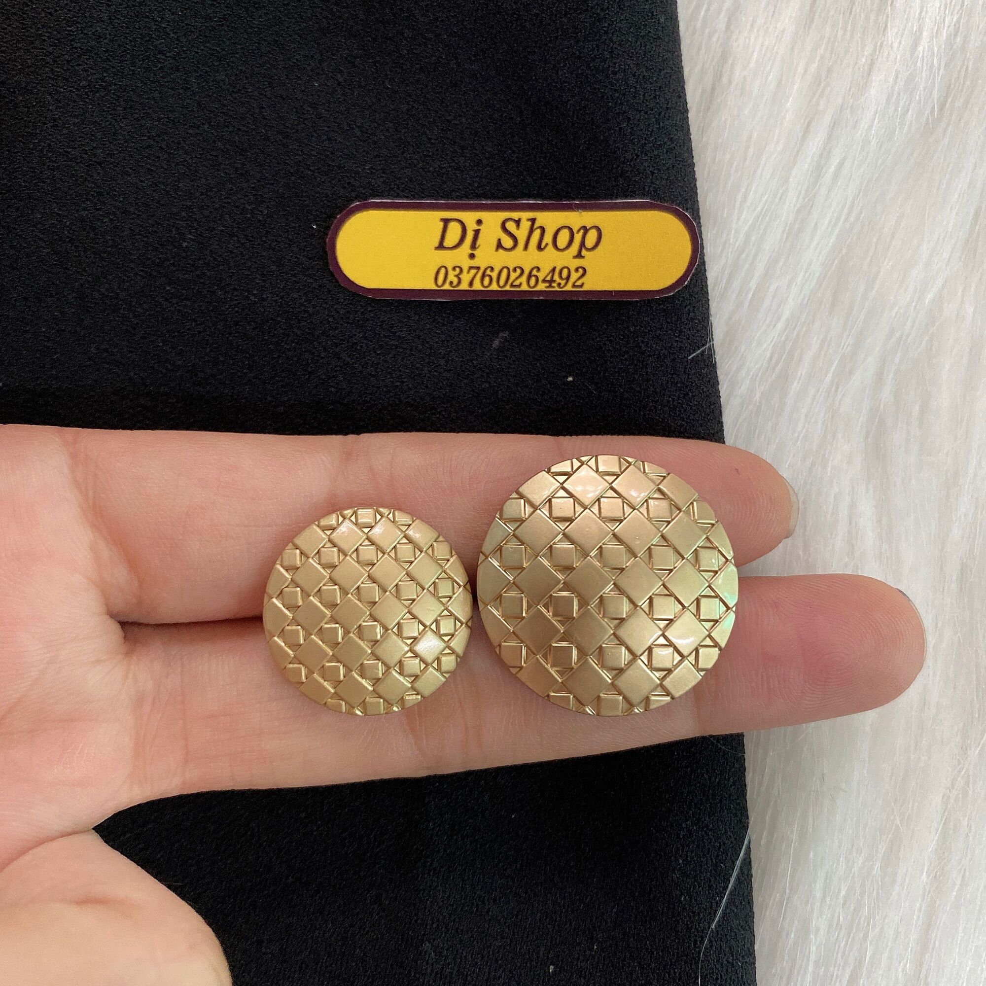 1 nút kim loại tròn caro 2 size