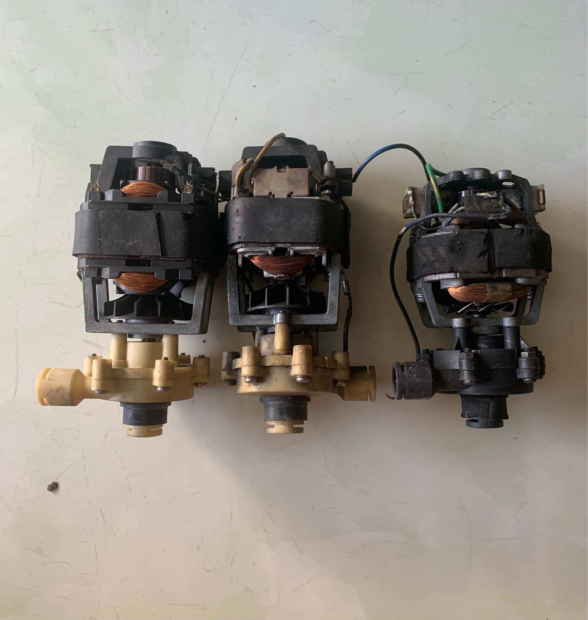 Bơm máy tắm nước nóng điện 220V tháo máy