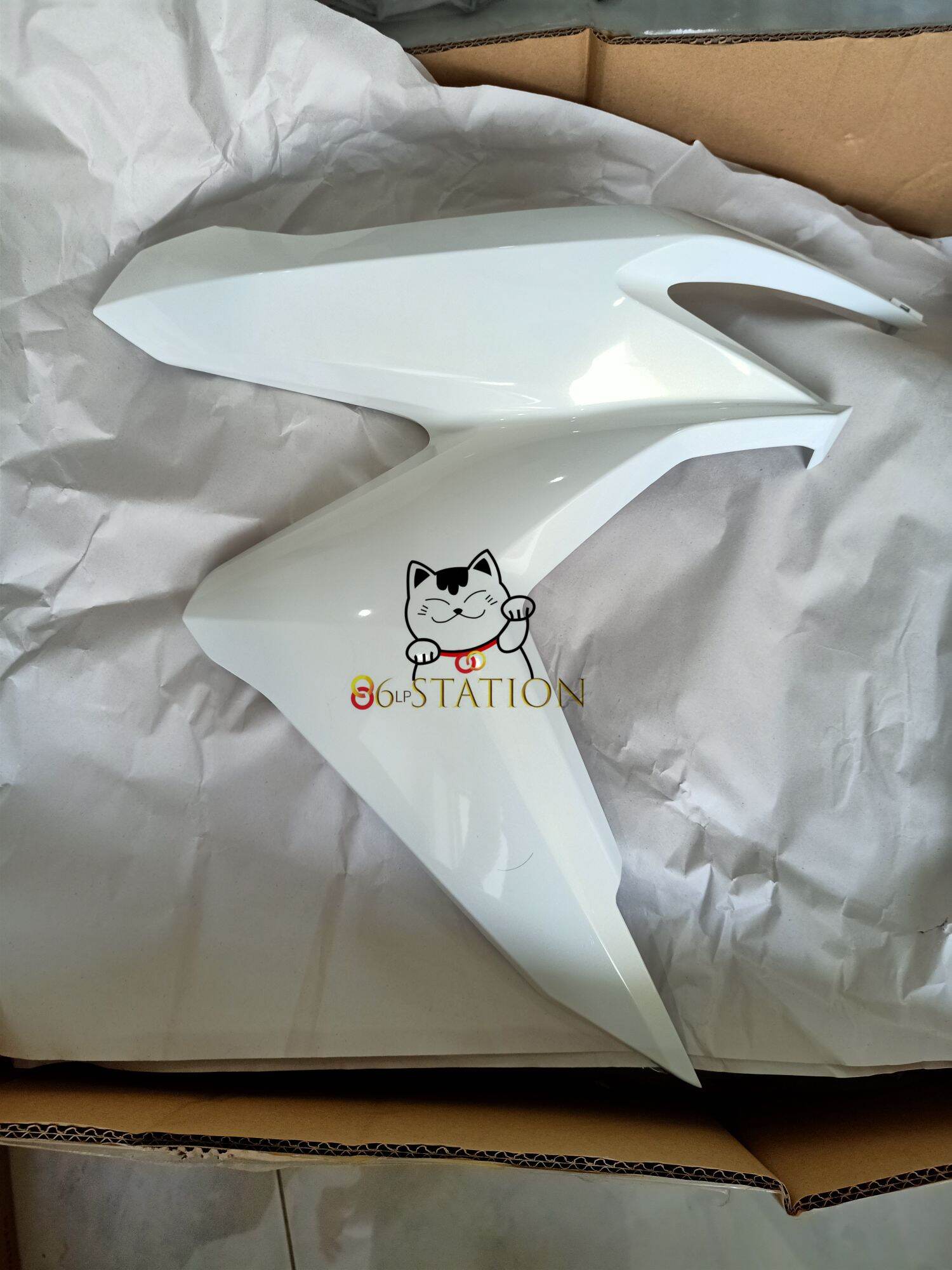 CÁNH GÀ VARIO CLICK 2018 -2021 MÀU TRẮNG
