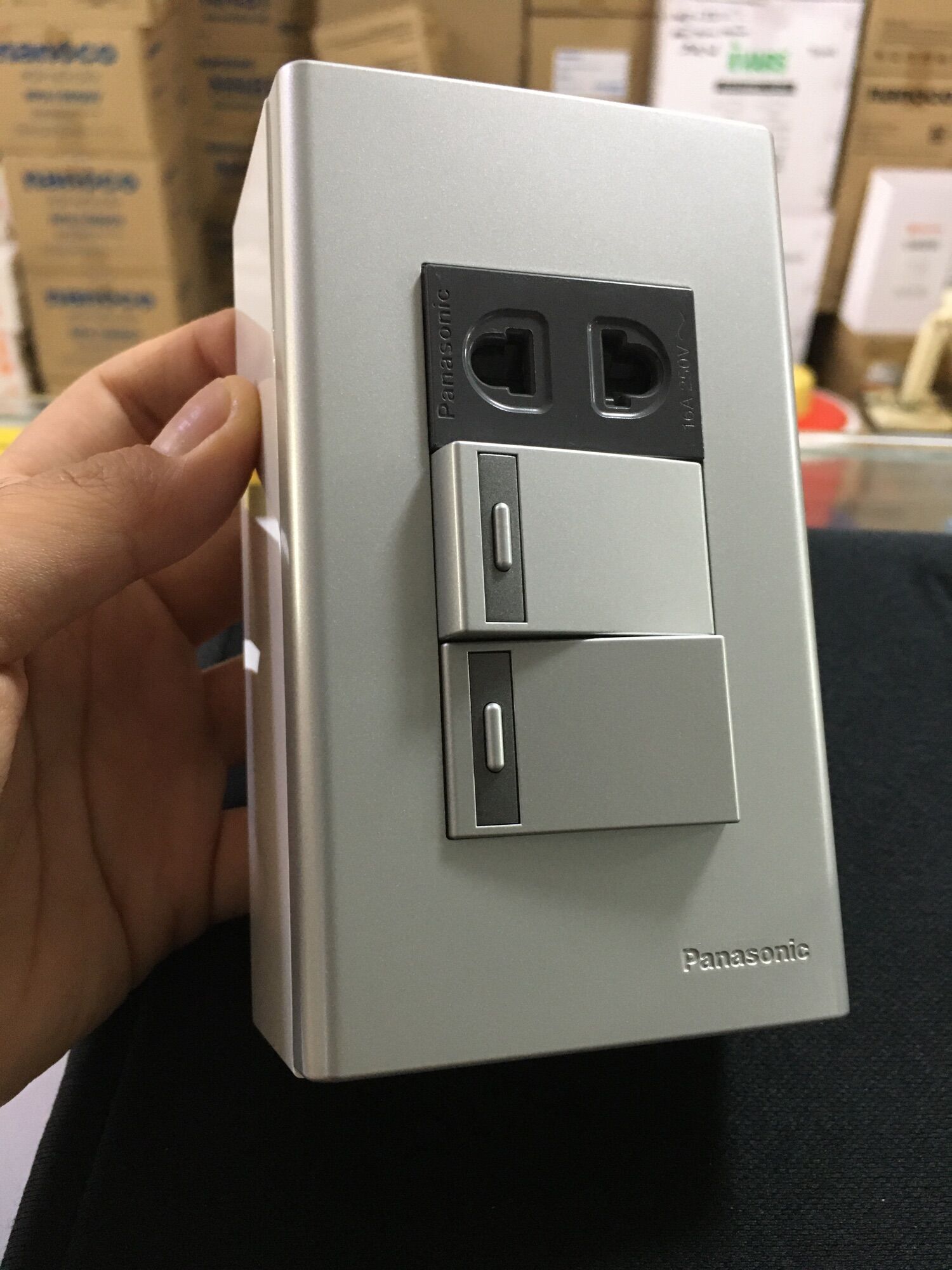 Công tắc, ổ cắm, mặt CB 1 cực .(tặng, kèm đai nhựa Nanoco),mặt 2,3,6, thiết bị màu bạc ánh kim .Panasonic (bán theo từng thiết bị)