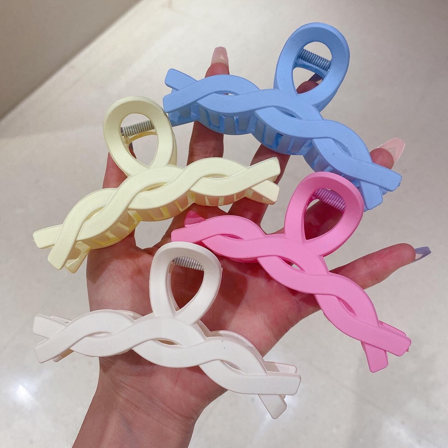 Kẹp nữ dáng xoắn dài hàn quốc hot trend nhựa bền đệp