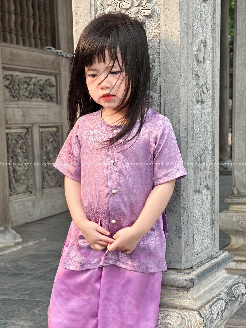 Bộ quần áo bà ba gấm kèm khăn lụa satin cho bé gái