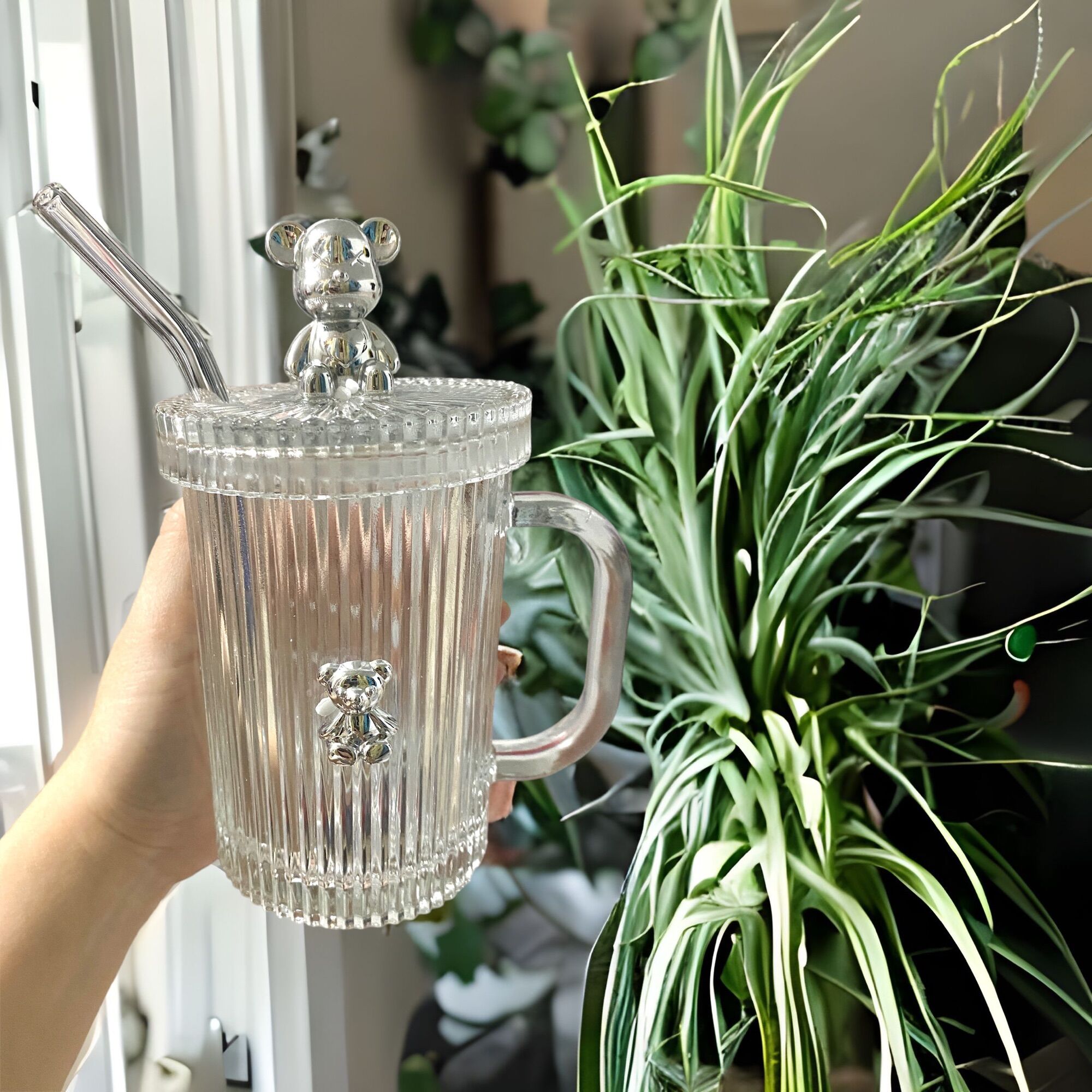 Ly thuỷ tinh Gấu có nắp và ống hút đi kèm -