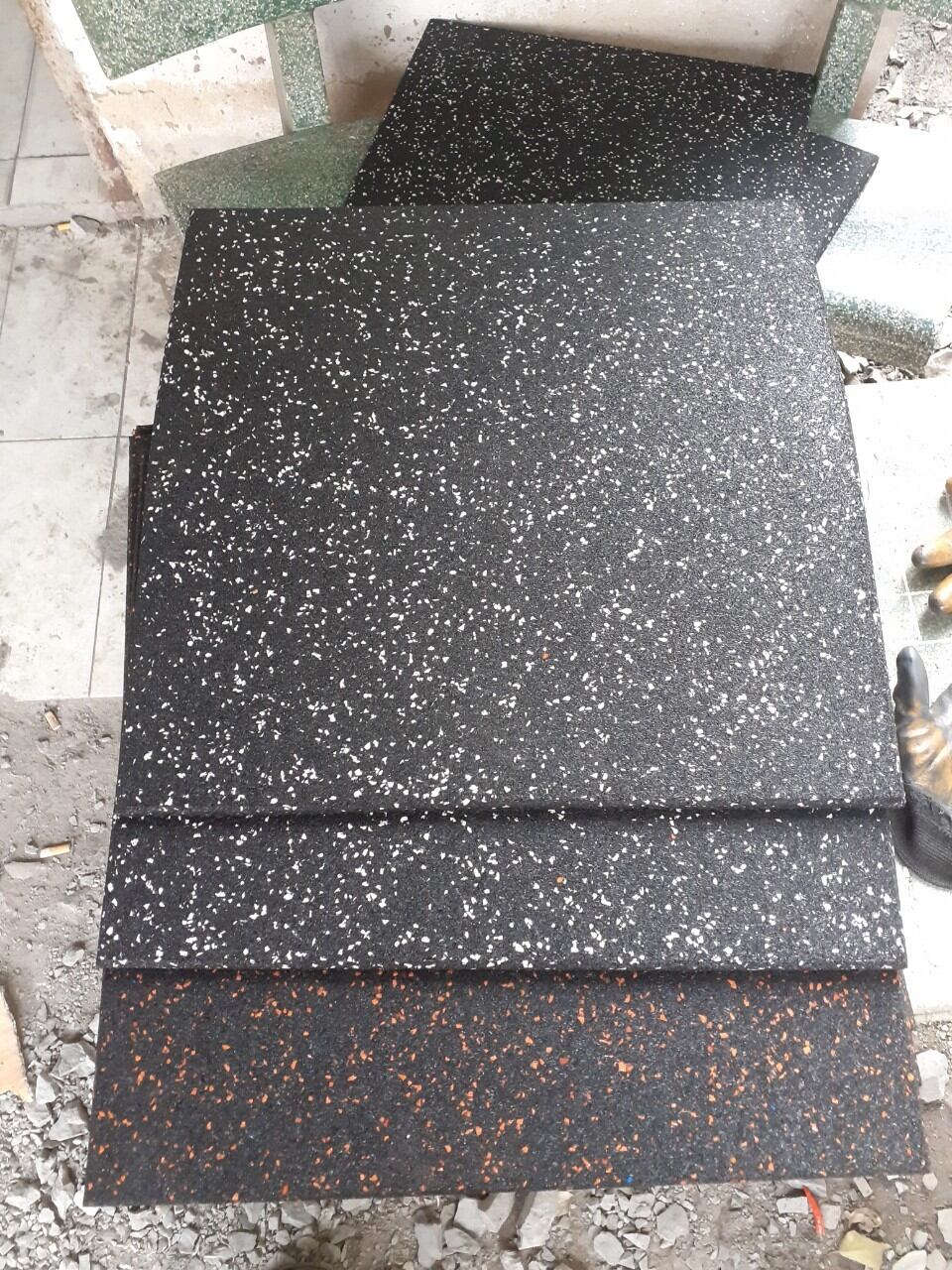 Gạch cao su 50cm x 50cm dày 25mm -- 0938958630