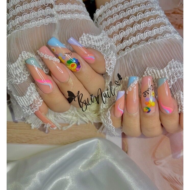 HOA TRẮNG NHÍ ĐÍNH MÓNG HOT