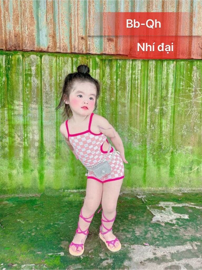 Đầm body khoét eo bé gái 8-18kg