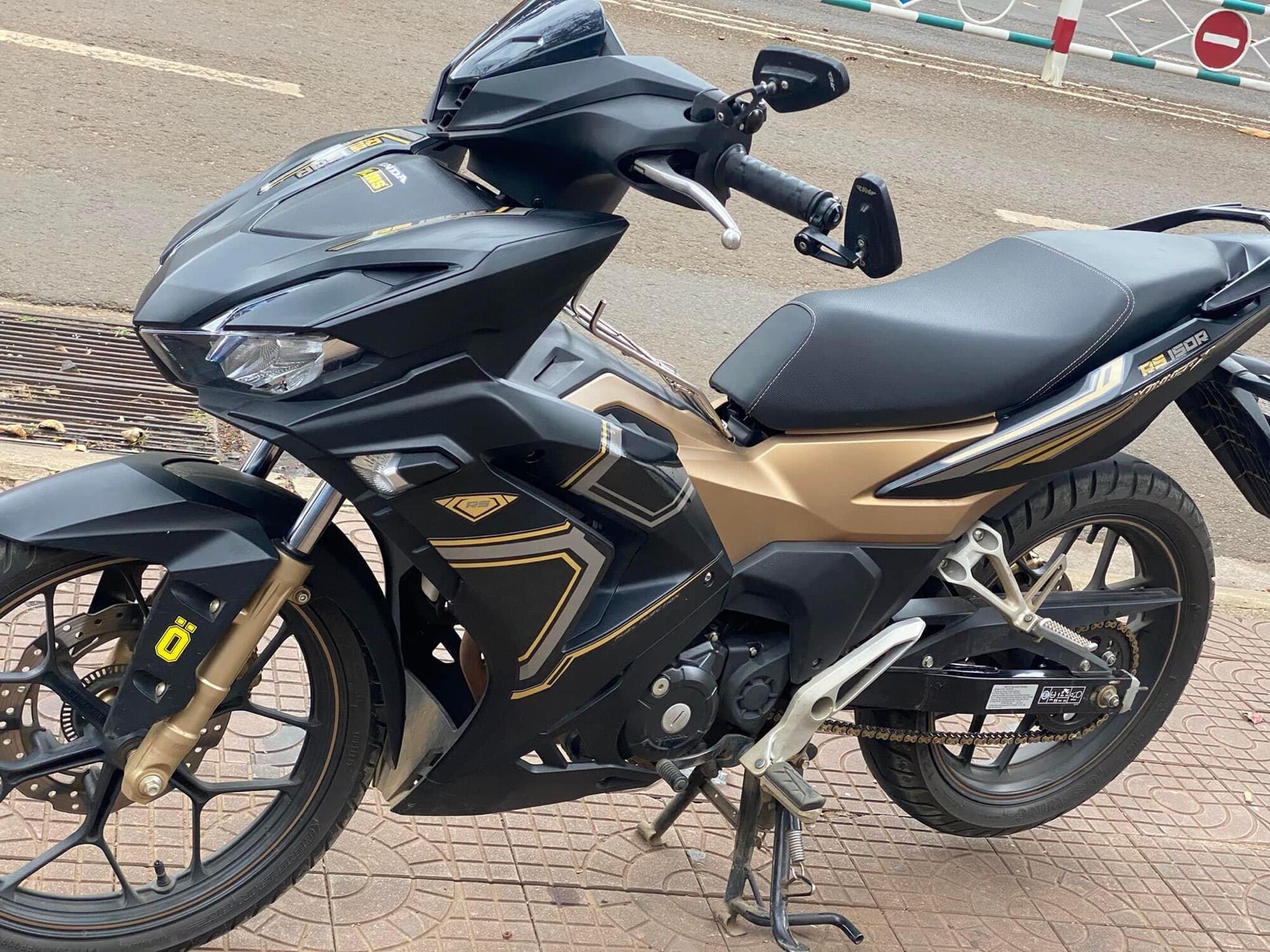 tem rời winner v3 đen