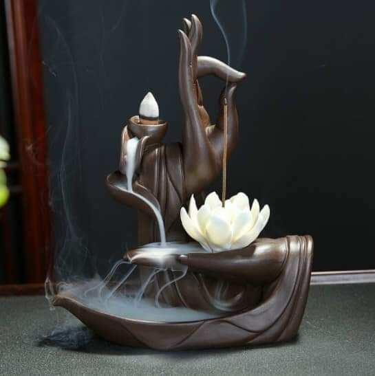 Thác khói chảy ngược bàn tay phật