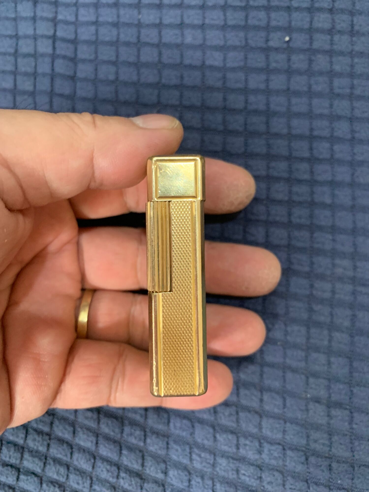 Bật lửa Dupont của Pháp.
