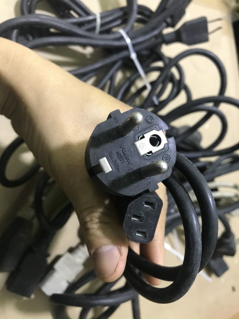 dây nguồn 1m8 bãi