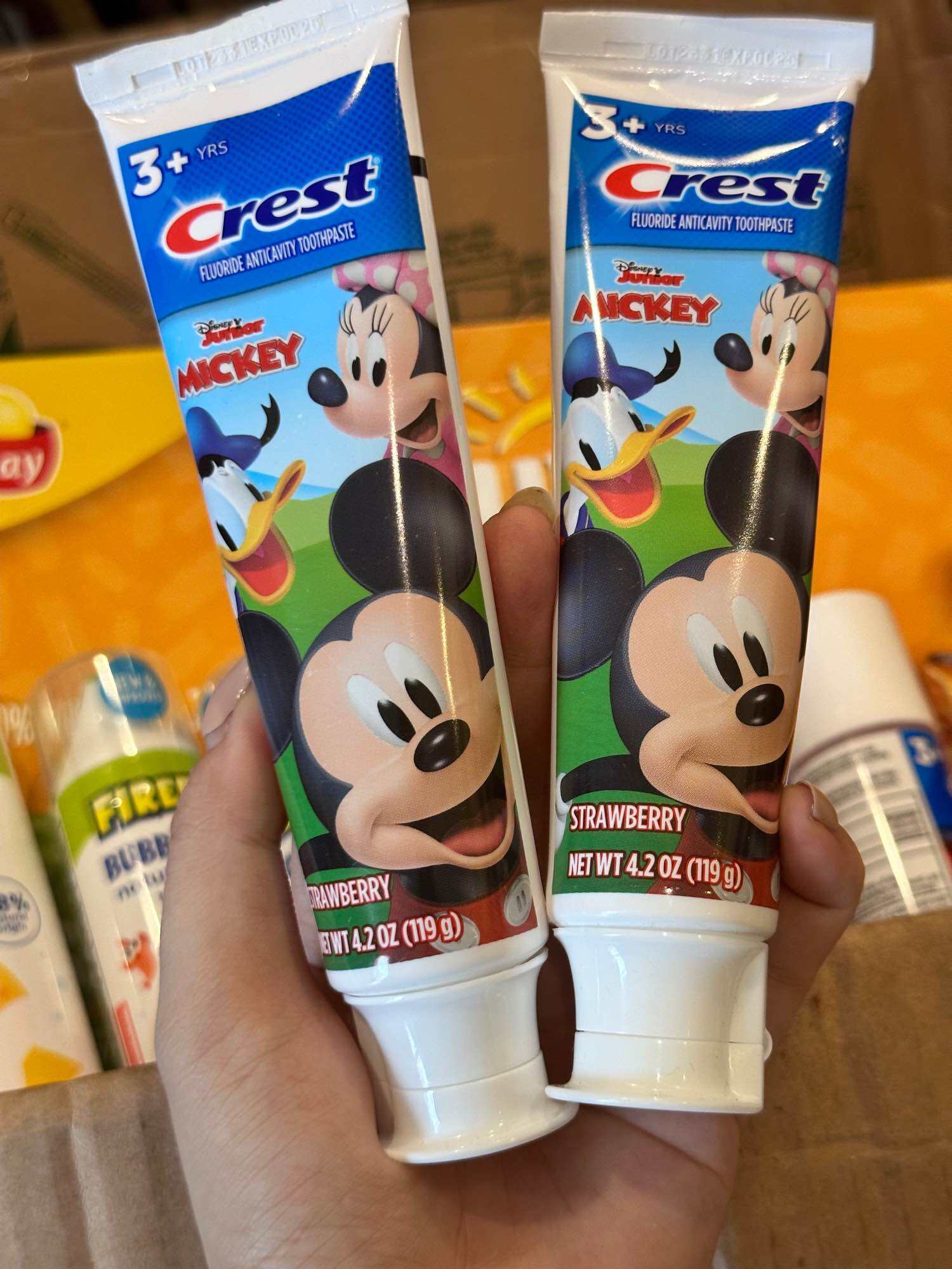 Kem đánh răng Crest Kid s hình chú chuột Mickey của Disney Junior 3+