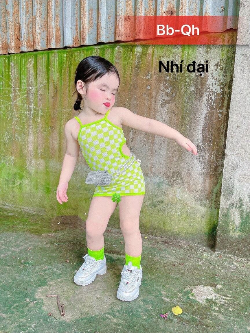 Đầm body khoét eo bé gái 8-18kg