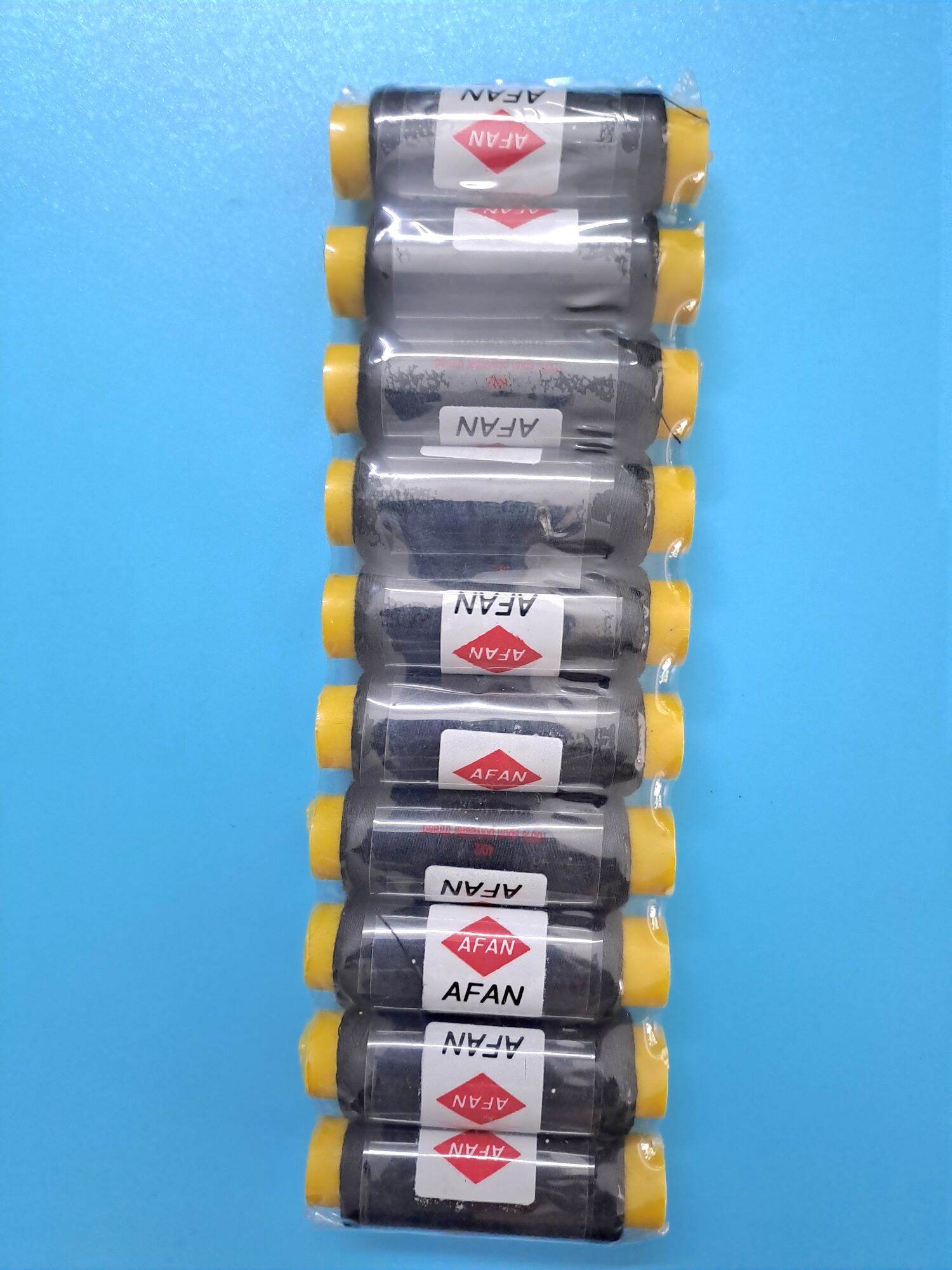 Lốc 10 ống chỉ may đen , trắng & nhiều màu