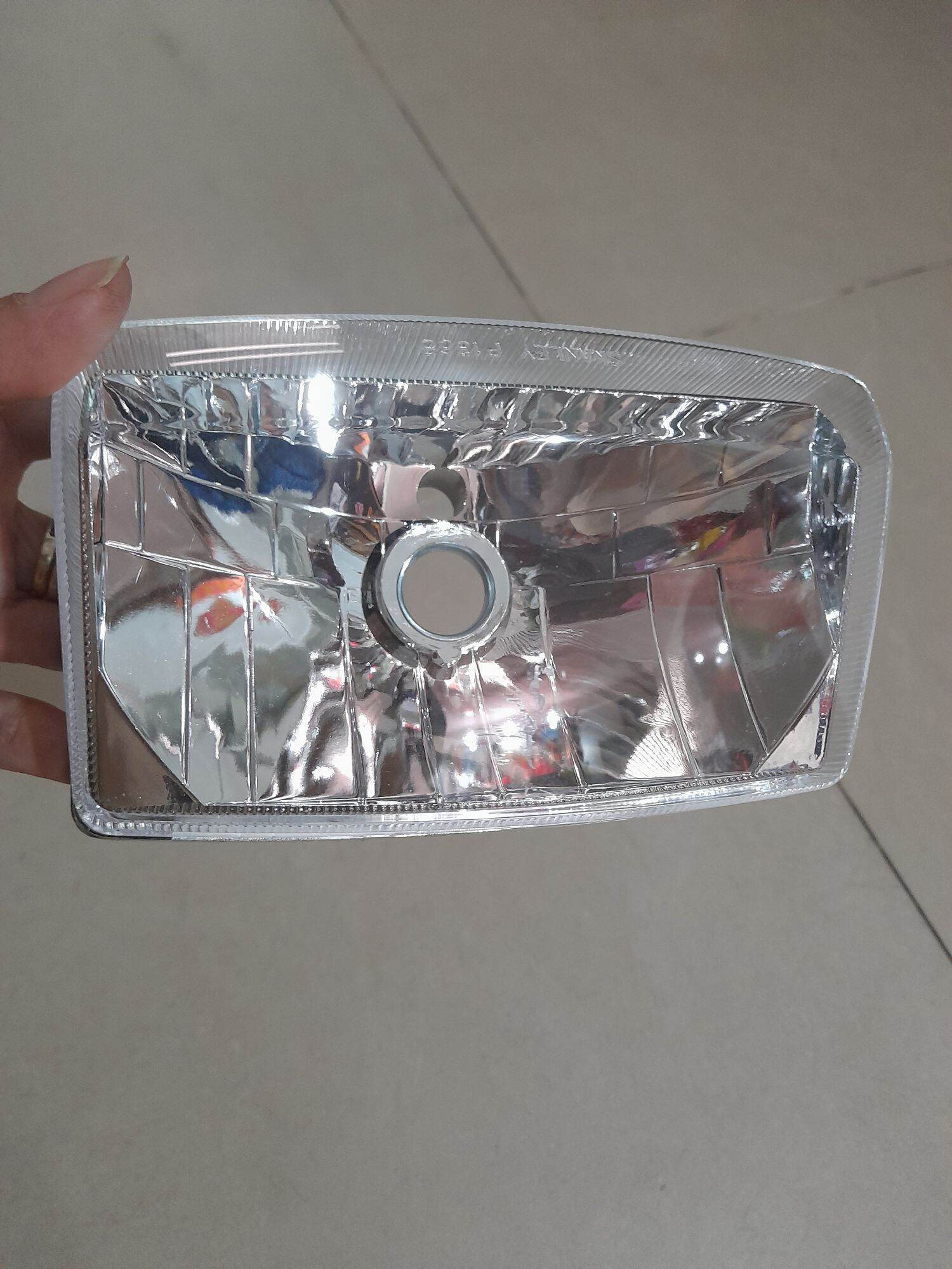 Chóa đèn trước xe Max nhật