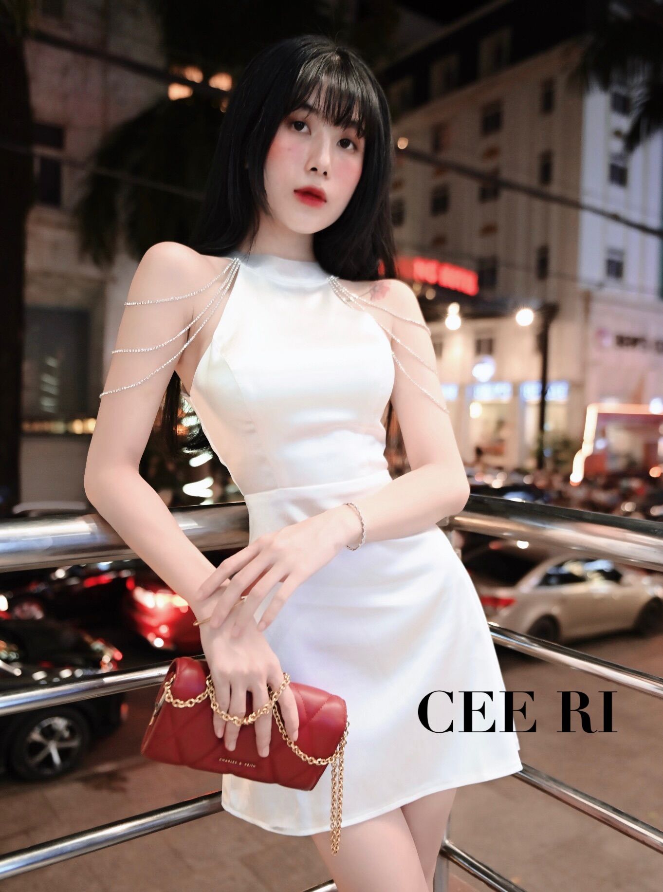 Đầm lụa dây sang trọng, tinh tế