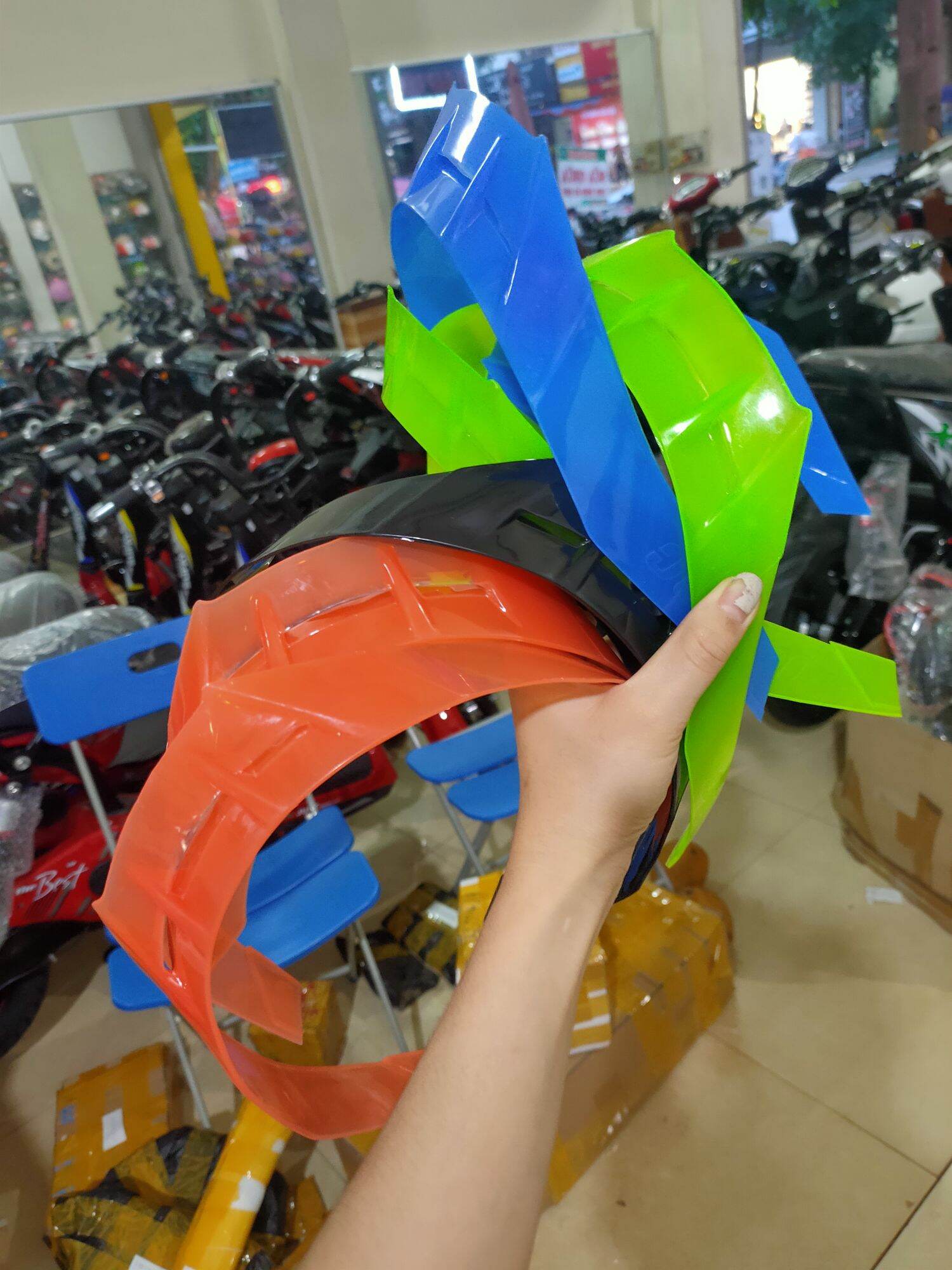 Đuôi Gió Nón Fullface Tặng Ốc Bắt