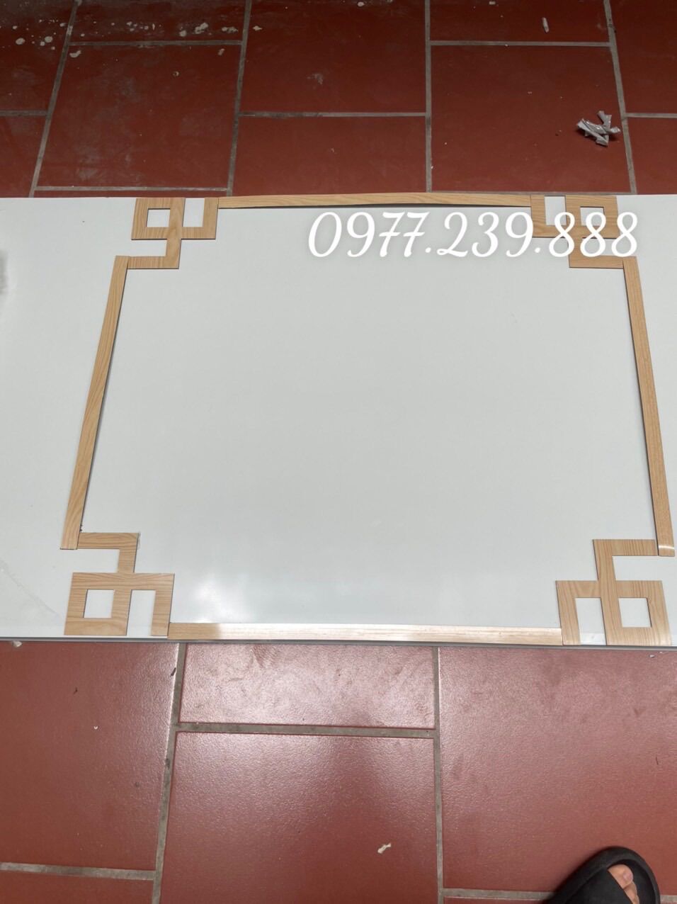 Viền trang trí bàn thờ bằng alu