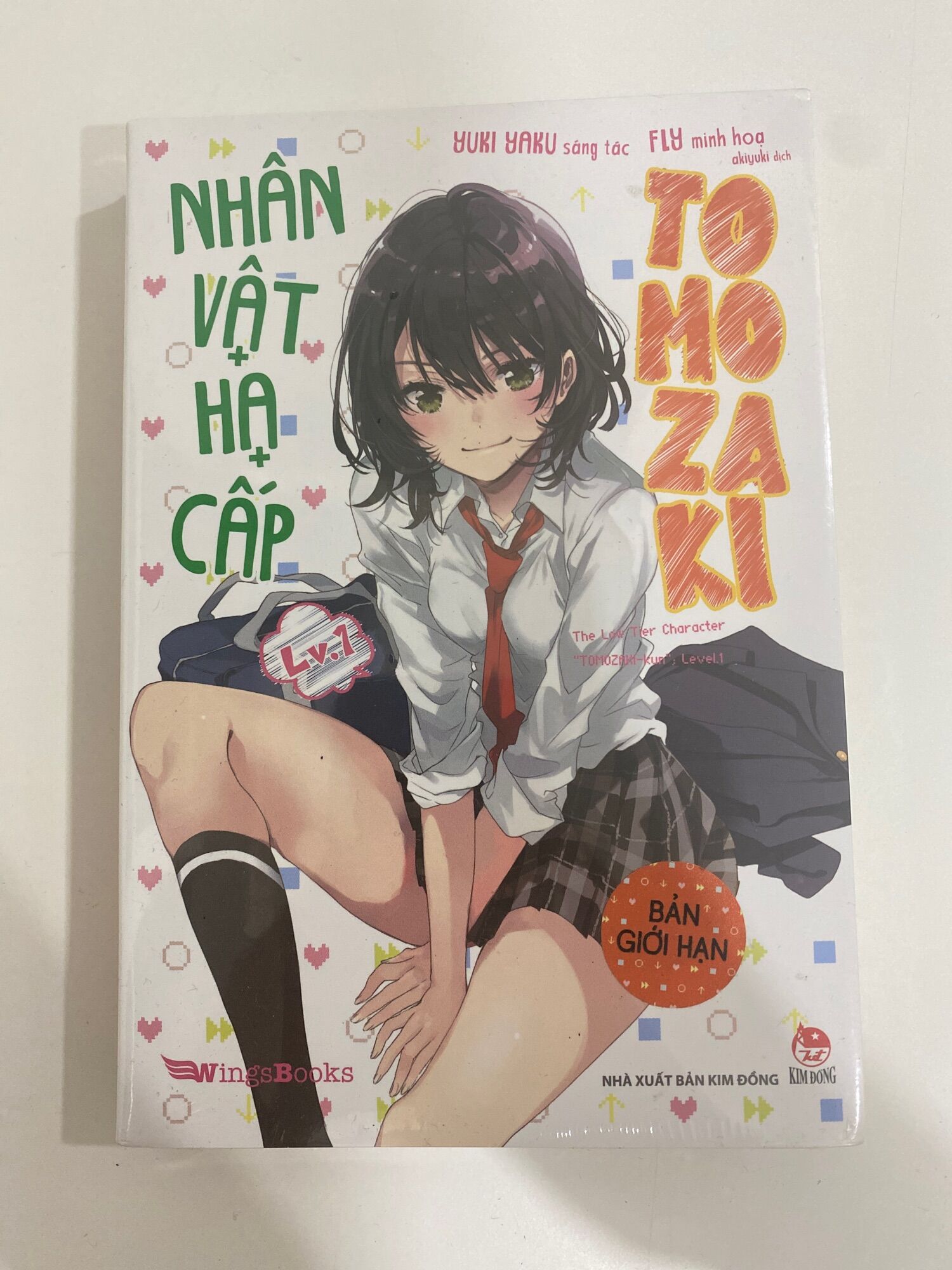Nhân vật hạ cấp tomozaki - tập 1