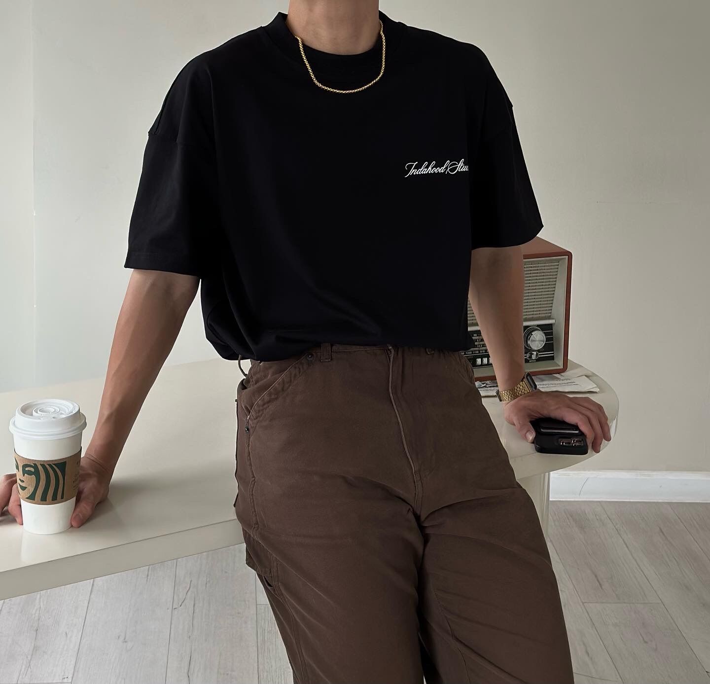 Áo thun rộng oversized indahood studio font tee black/white/dark wash