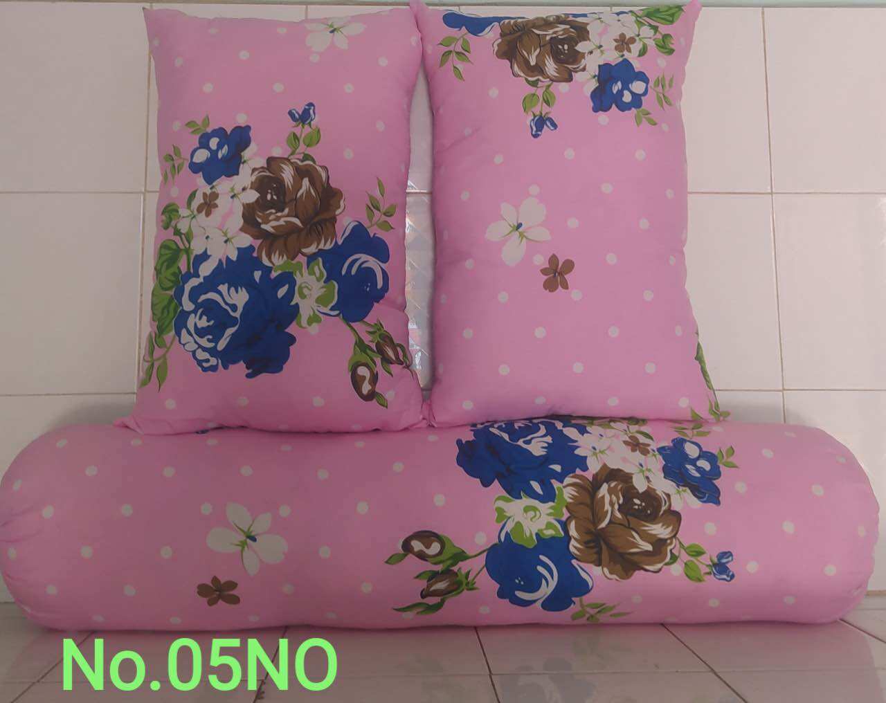 1 gối nằm (50x70) + 1 gối ôm dài (35x100) (mẫu ngẫu nhiên)