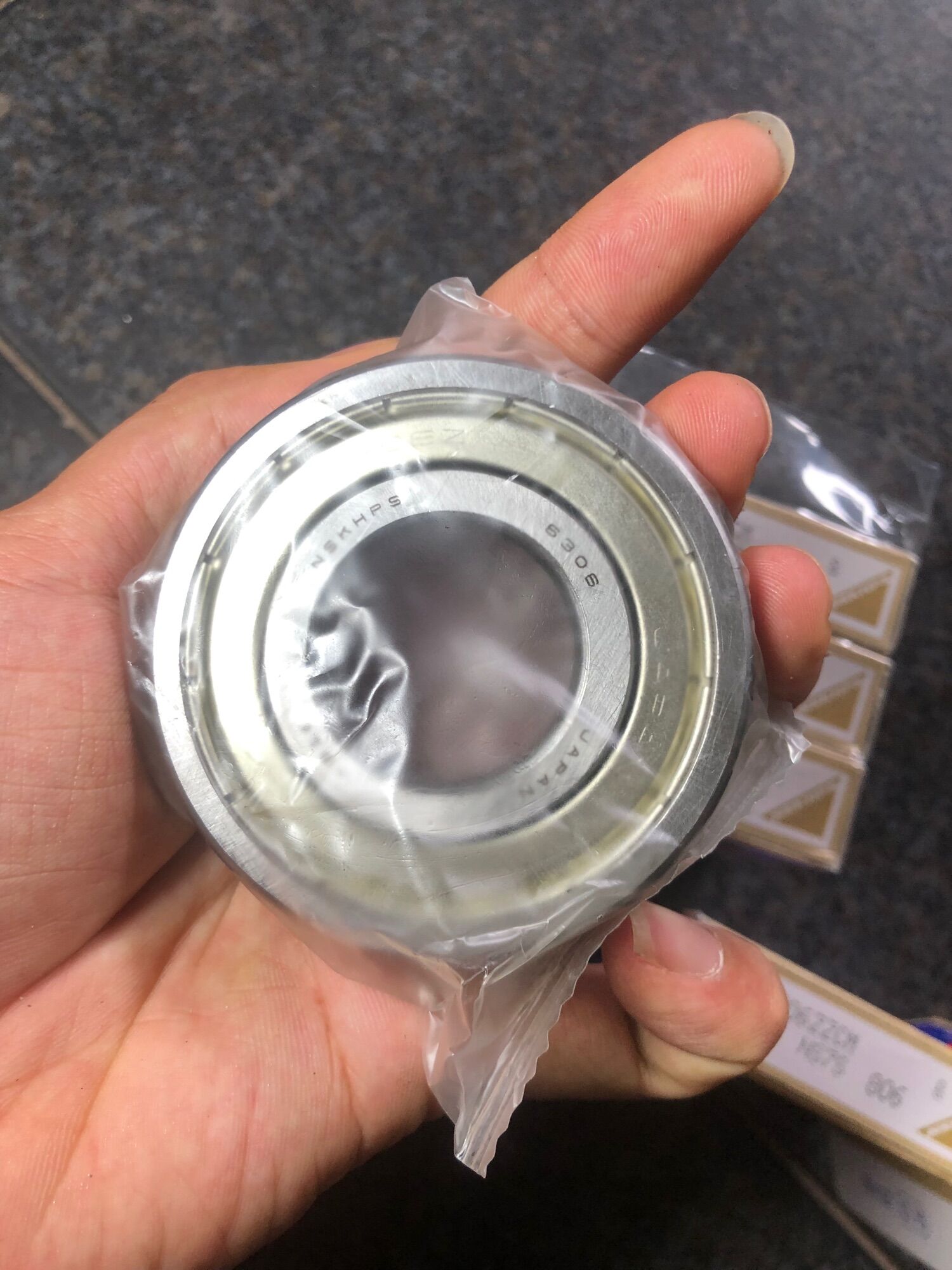 Vòng bi bạc đạn NSK 6306 japan zz