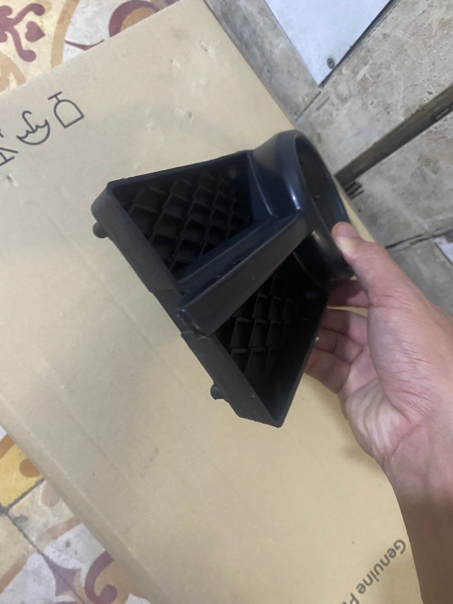 Ốp đèn gầm gentra (giá/1 cái)