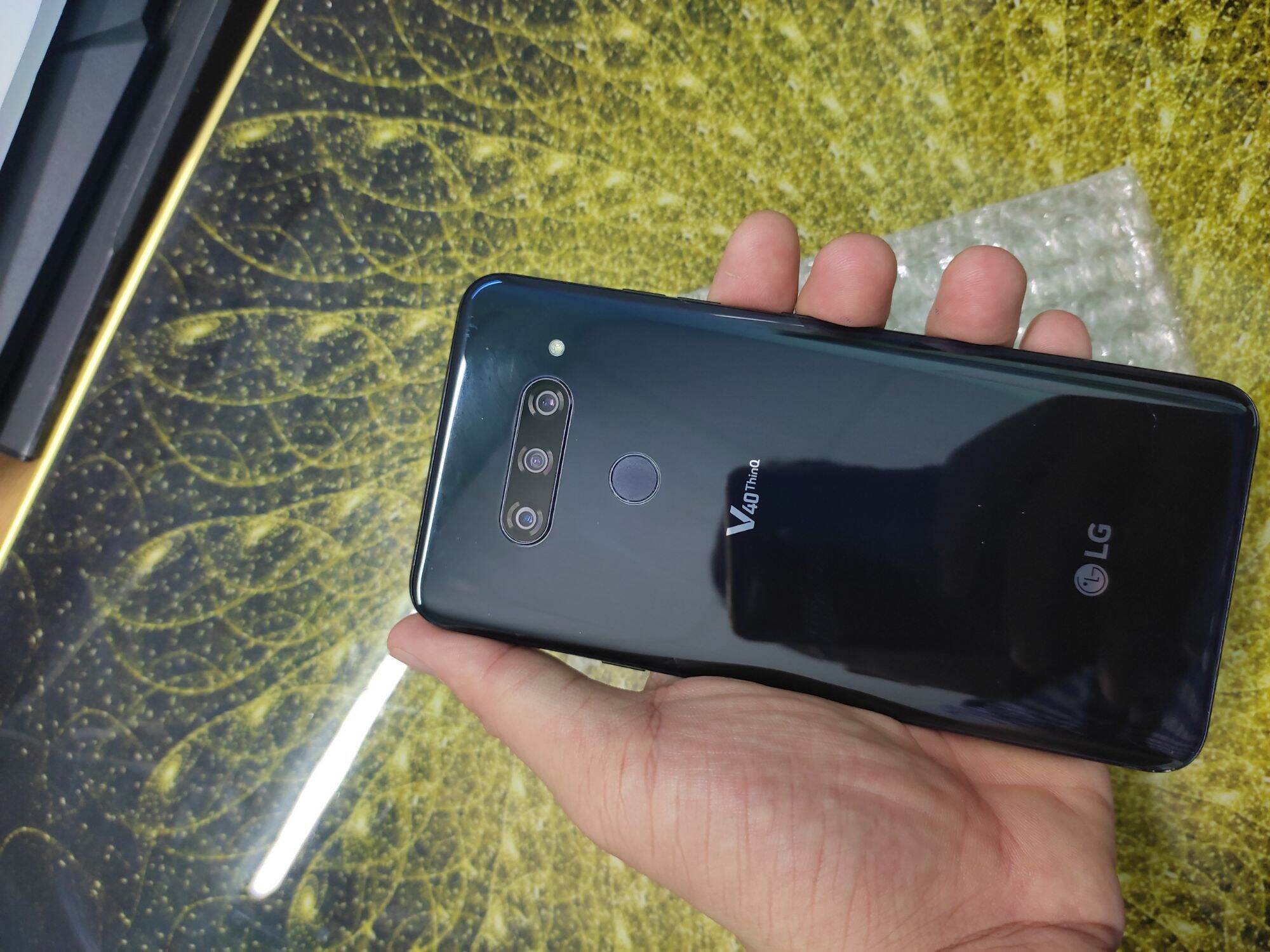 LG V40ThinQ