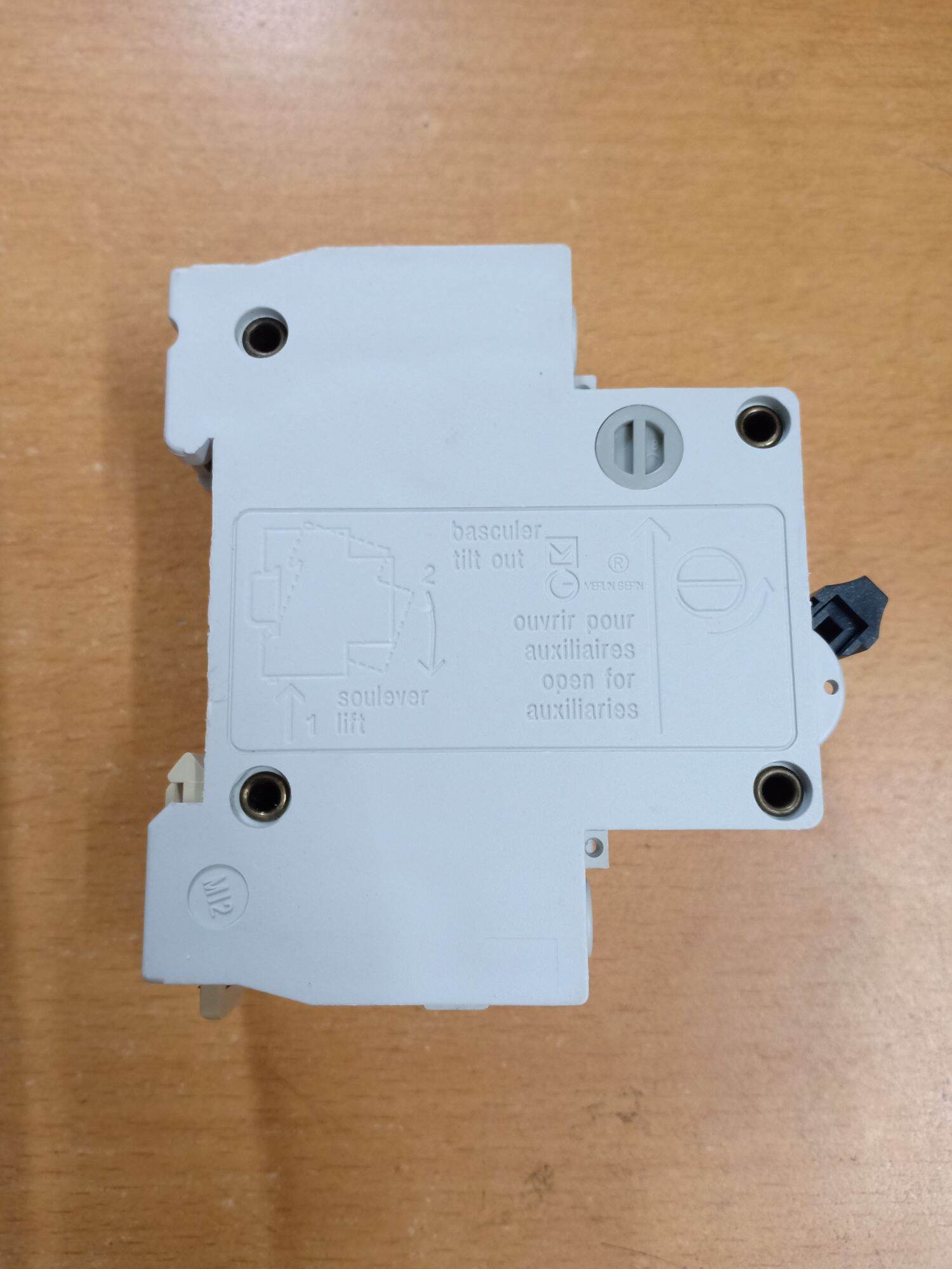 Át-attomat chống chập,quá tải 2 pha 50A Schneider-multi9