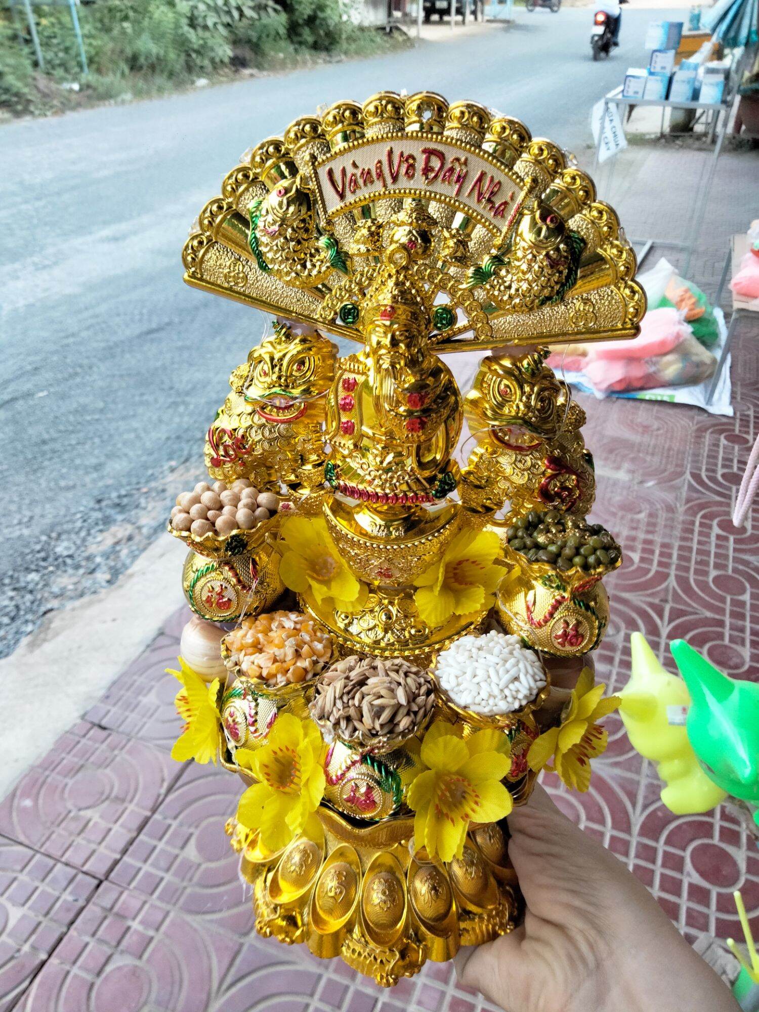 Tháp tỏi cúng thần tài