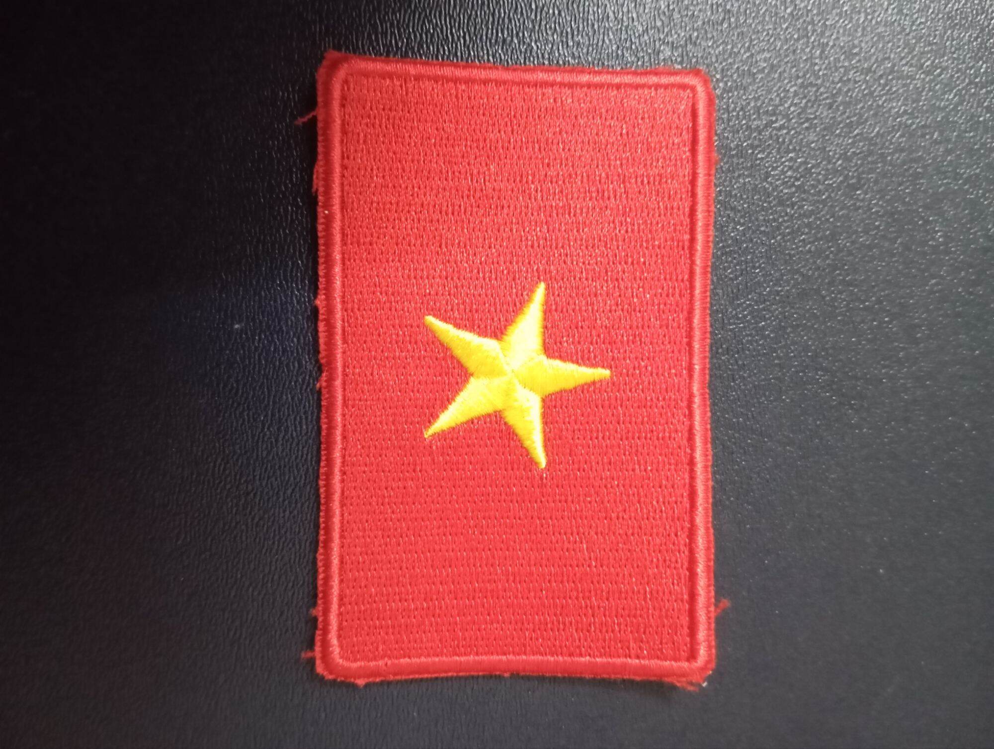 Patch cờ vải sticker Việt Nam thêu full chỉ có nhám dính cờ đỏ sao vàng. 