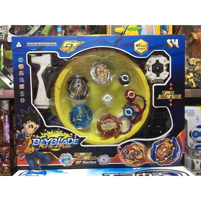 Hộp đồ chơi có 4 con quay beyblade kèm sàn thi đấu.