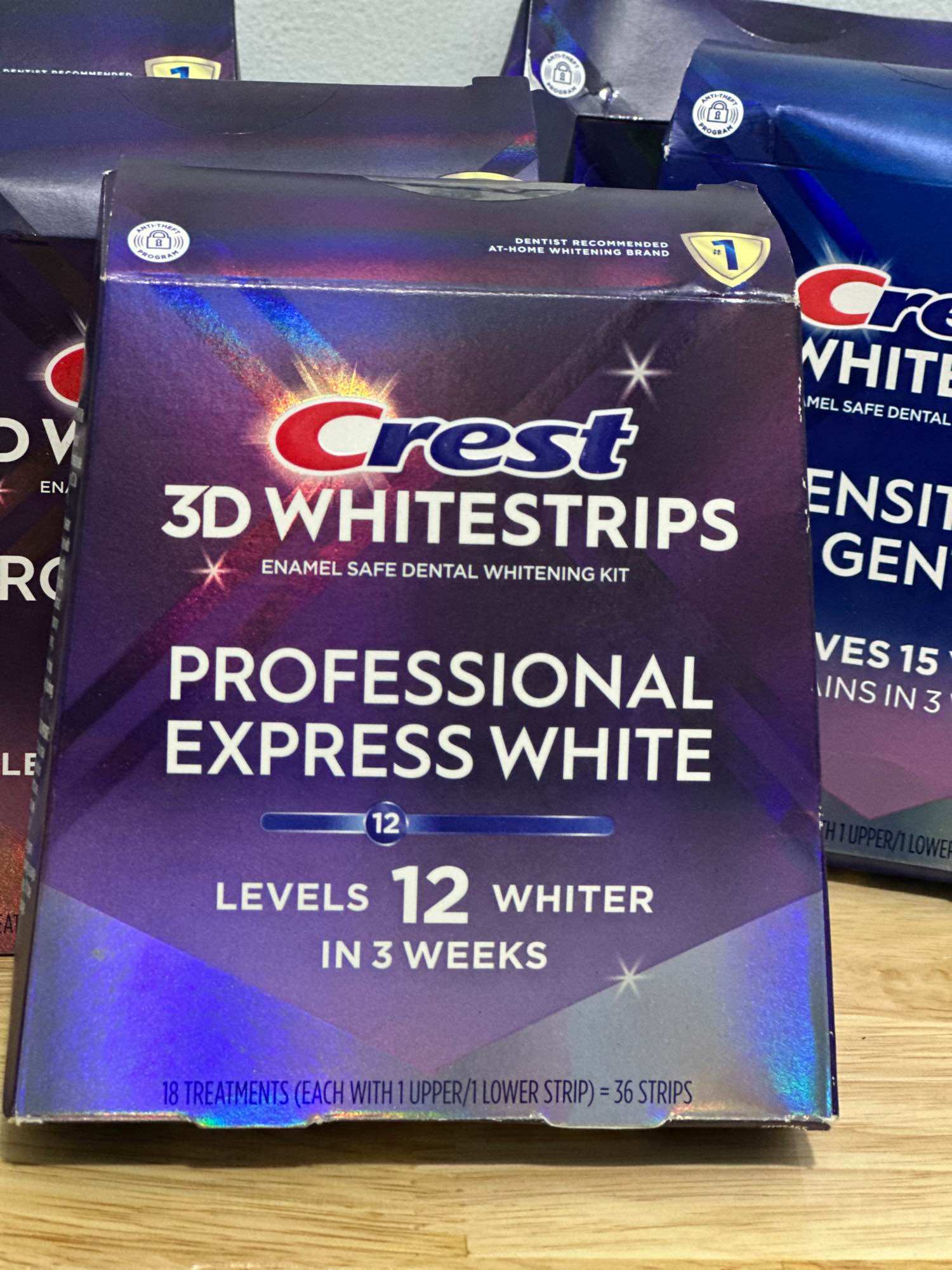 Crest 3D Whitestrips Professional Express White – thương hiệu làm trắng răng tại nhà số 1 được các nha sĩ khuyên dùng tại Mỹ.