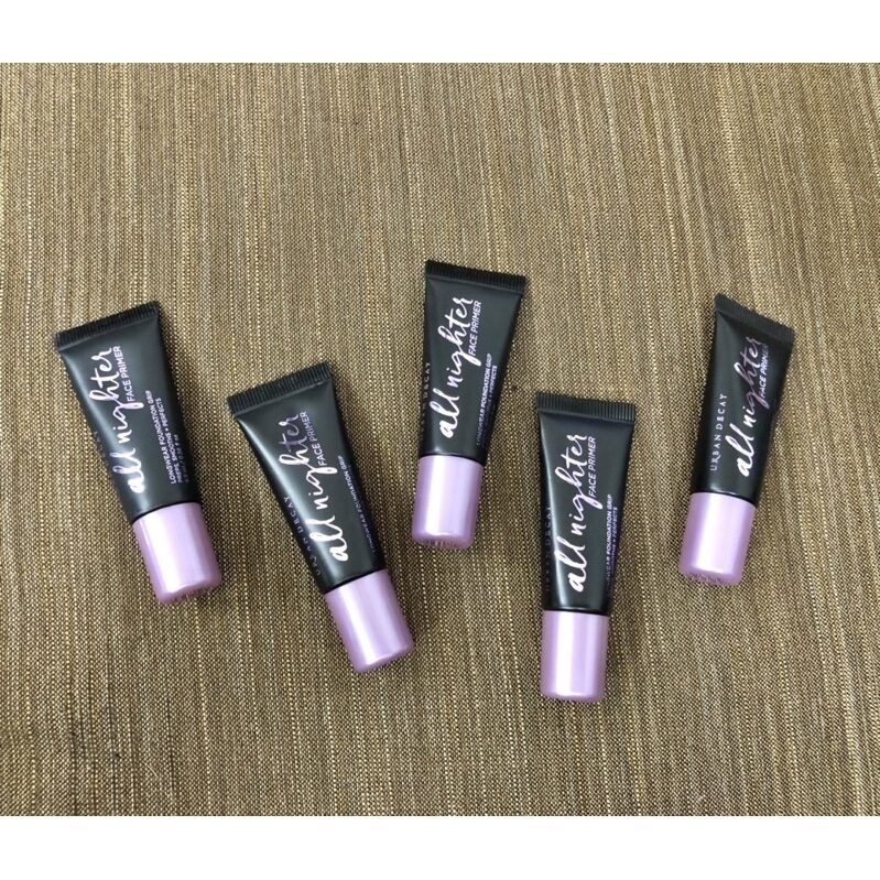 Kem lót dưỡng da kiềm dầu Urban decay