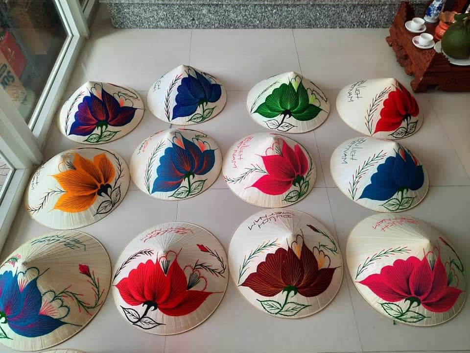 Nón lá thêu hoa sen đẹp lh 0978945425