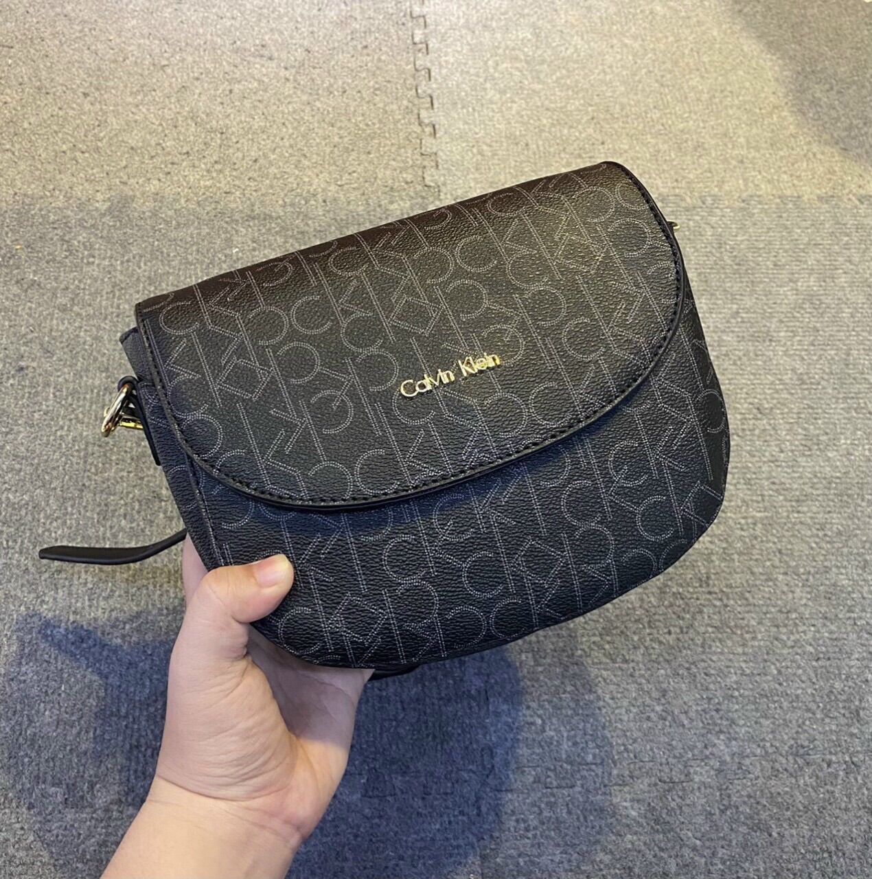 (SALE) Túi Xách nữ dáng bầu đeo chéo Size 20 hàng đẹp