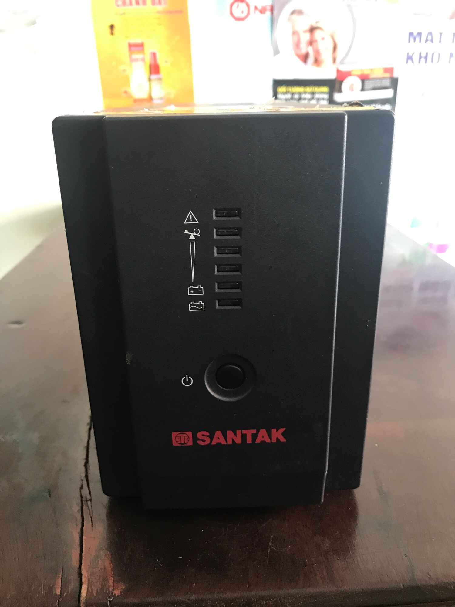 Bộ lưu điện ups máy tính santak 1000VA không có bình hệ 12v