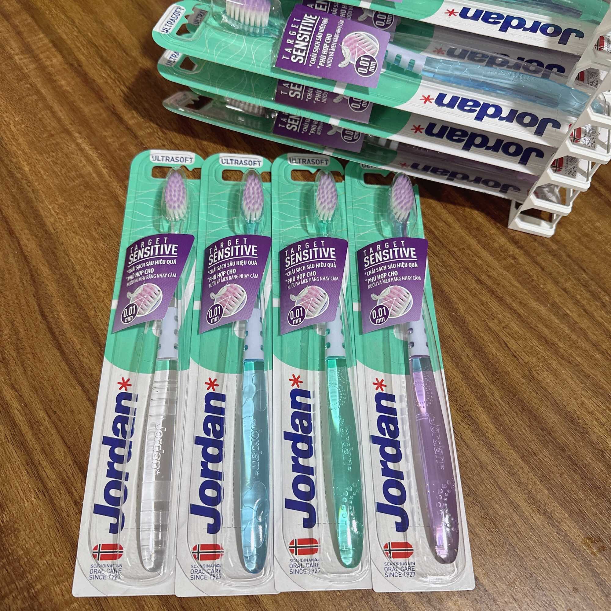 Bàn chải đánh răng jordan target sensitive